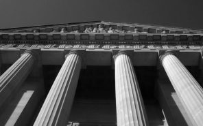 Court-house-columns-justice