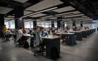 Employees-HR-scaled-aspect-ratio-320-200